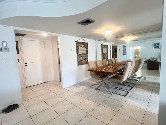 Building Photo - 100 Golden Isles Dr