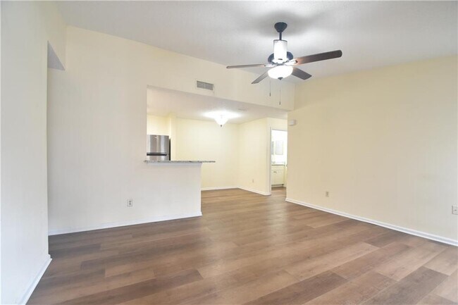 Foto del edificio - 310 Granville Ct