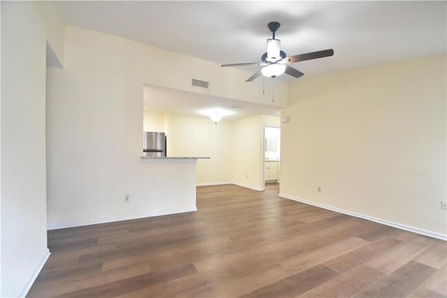 Building Photo - 310 Granville Ct