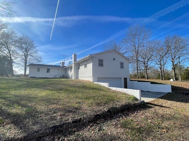 Building Photo - Unique and remarkable property in Burlington!