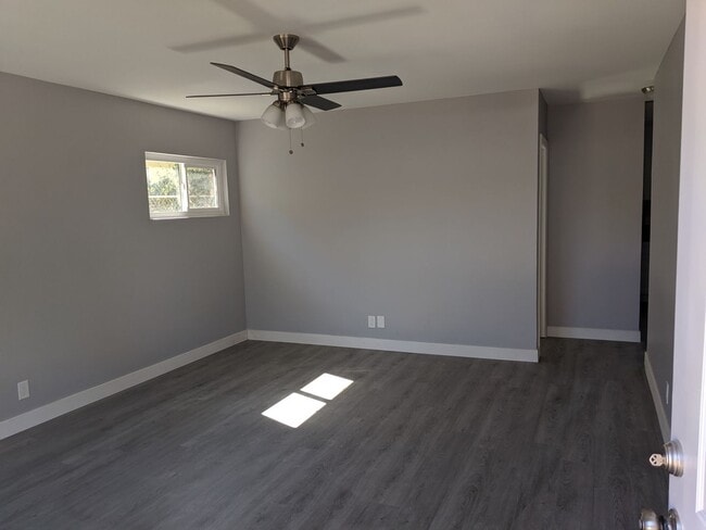 Building Photo - Stunning 2 Bedroom 1 Bath Home in a Private Oasis!