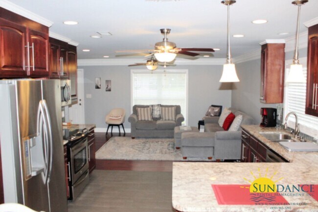 Building Photo - Beautiful Fully Furnished 3 Bedroom Home i...