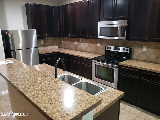 Foto del edificio - 508 Candlebark Dr