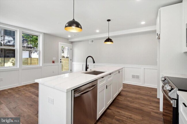 Building Photo - 3519 Hamilton St