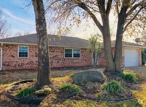 Building Photo - 1203 E Pecan St