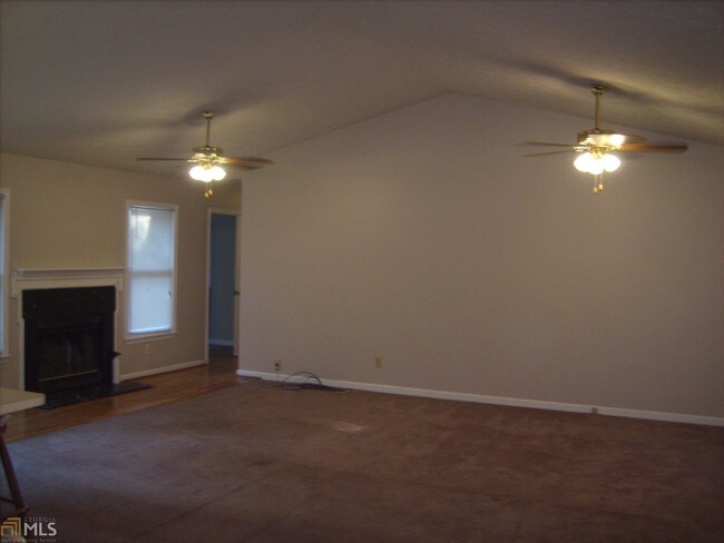 Building Photo - 283 Clover Dr