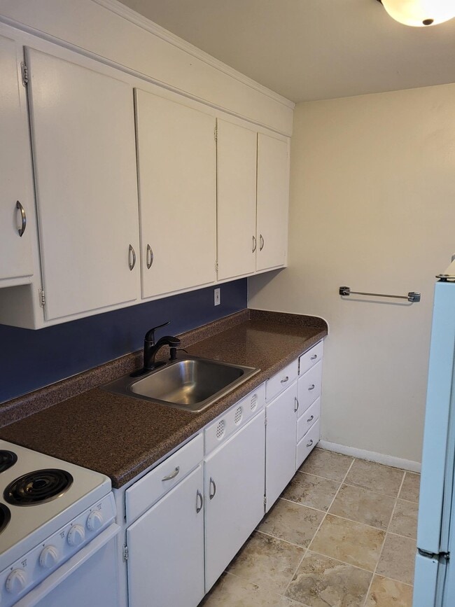 Building Photo - 1301 Jewel Ct