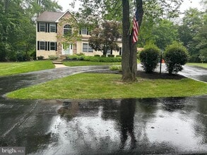 Building Photo - 114 Lenape Dr