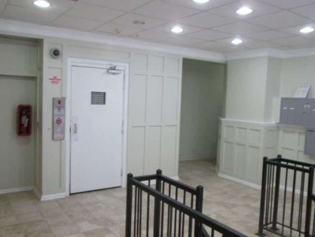 Interior Photo - The Tobee - Cathedral St 311 (19 W. Mulberry)