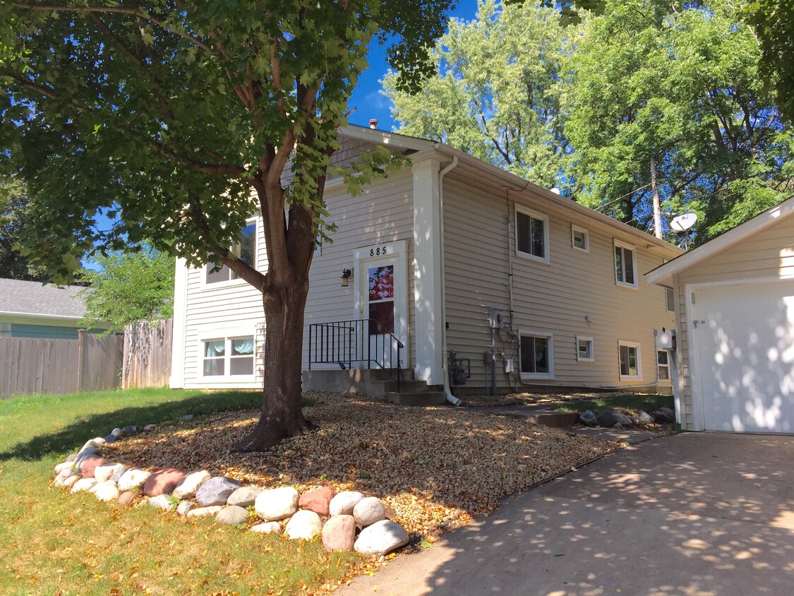Primary Photo - 885 California Ave W