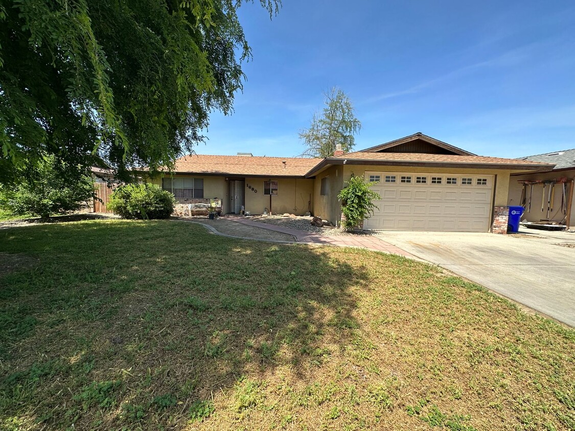 Foto principal - Charming 3 bedroom Coming Soon!!!!
