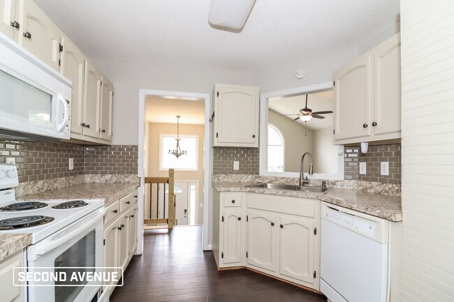 Foto del edificio - 453 Bethany Woods Dr