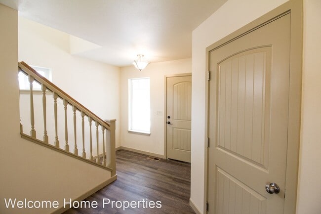 Building Photo - 218-226 E Whitman Dr