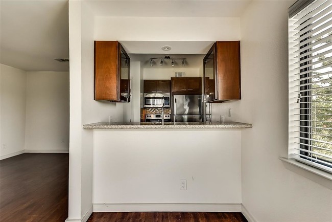 Foto del edificio - 8180 Lemmon Ave