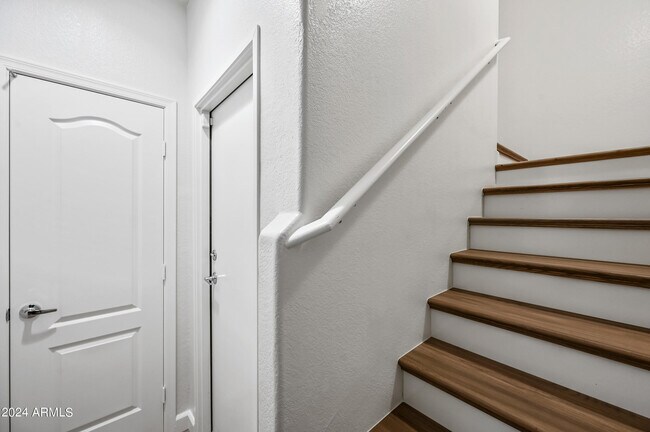 Foto del edificio - 2150 W Alameda Rd