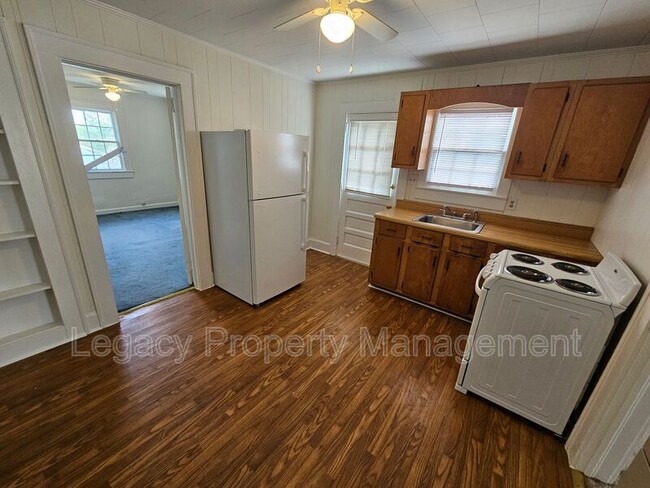 Building Photo - 1338 Rayon St