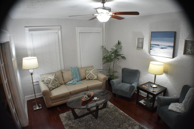 Foto del edificio - 407 S Melville Ave