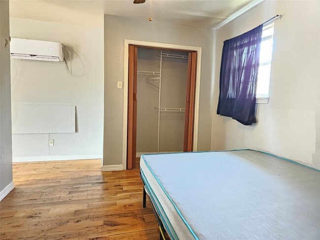 Foto del edificio - 705 Harris Ave