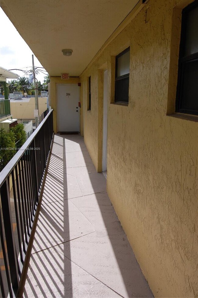 Foto del edificio - 1334 Collins Ave