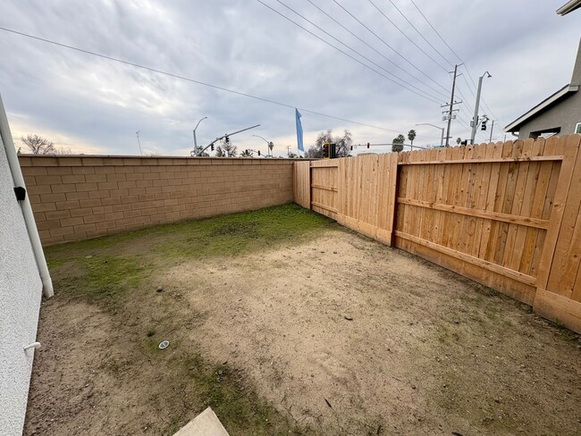 Building Photo - Woodside Home in NW Visalia near shopping ...