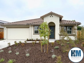 Building Photo - 1760 Hydrangea Dr