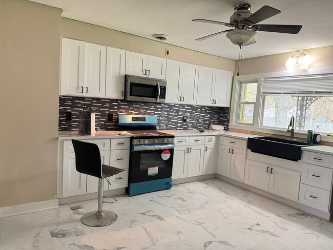 Building Photo - 500 Peale St