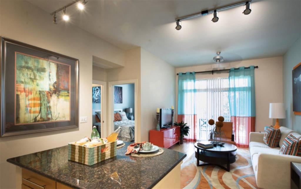 Primary Photo - 1725 Cres Plaza Dr
