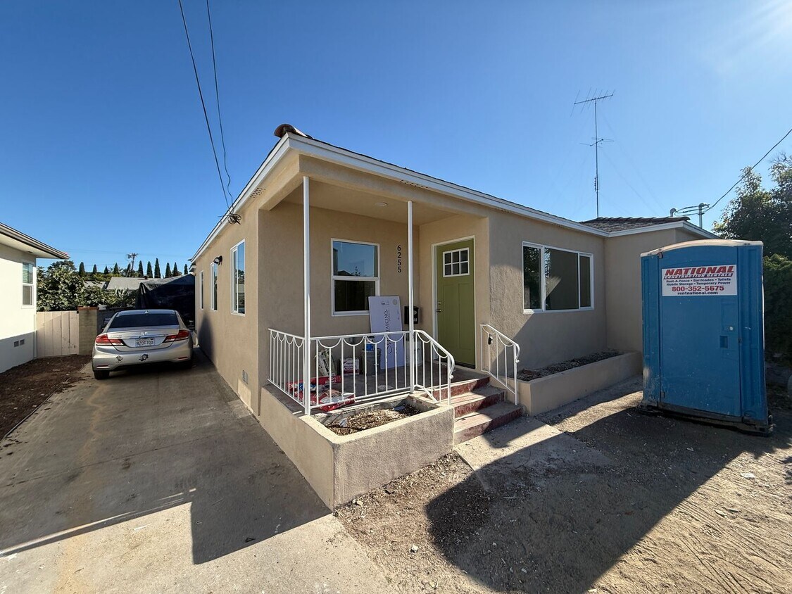 Foto principal - 6255-6257 Stewart St.