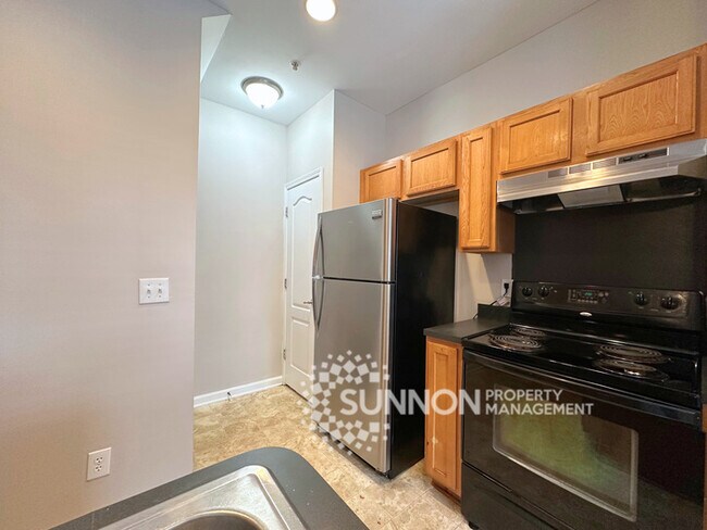 Foto del edificio - 3 Bedroom 2.5 Bathroom Townhome Near Unive...