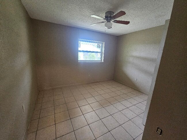 Building Photo - 1479 N Melrose Dr