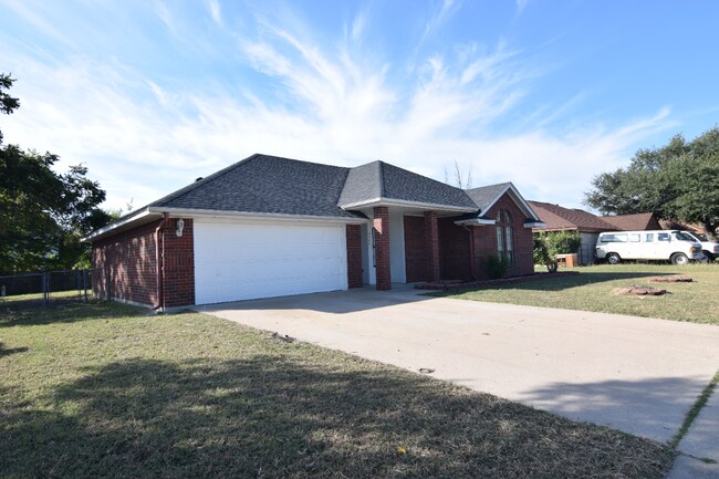 Foto del edificio - 4304 Frog Dr