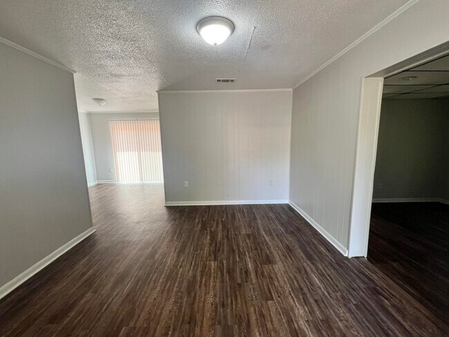 Building Photo - 2613 Rippee Rd