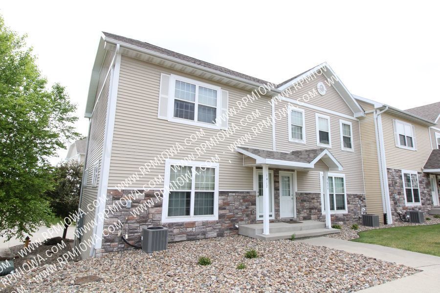 Foto principal - DMACC AREA!! 2 Bedroom, 2.5 Bath Townhome ...