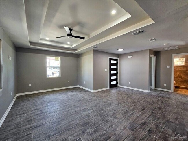 Building Photo - 18 S Raul Longoria Rd