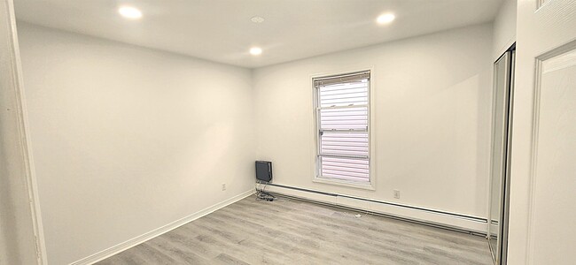 Building Photo - 708 Garfield Ave
