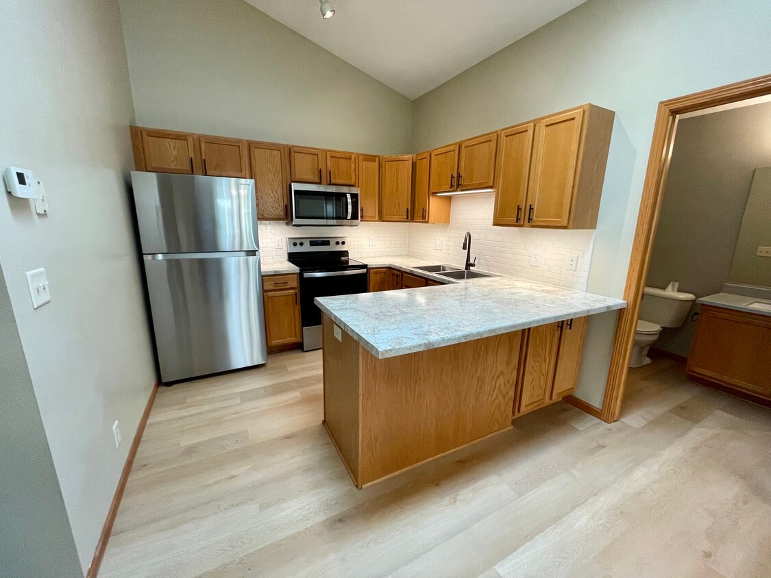 1704 Menomonie St, Eau Claire, WI 54703 Townhome Rentals in Eau