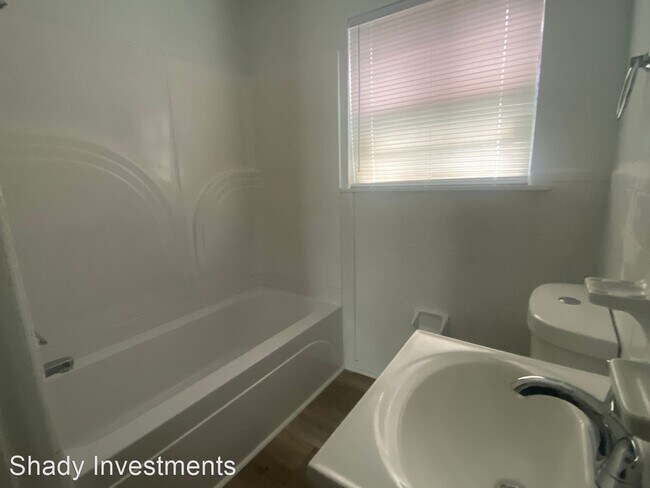 Building Photo - 4 br, 1 bath House - 3023 Spring Street