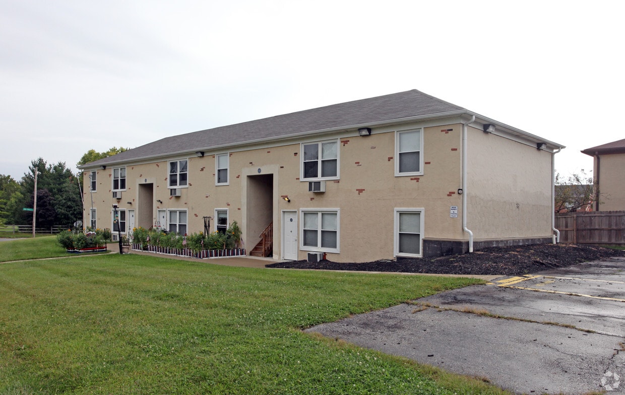 Building Photo - 2044-2048 Drumlin Dr