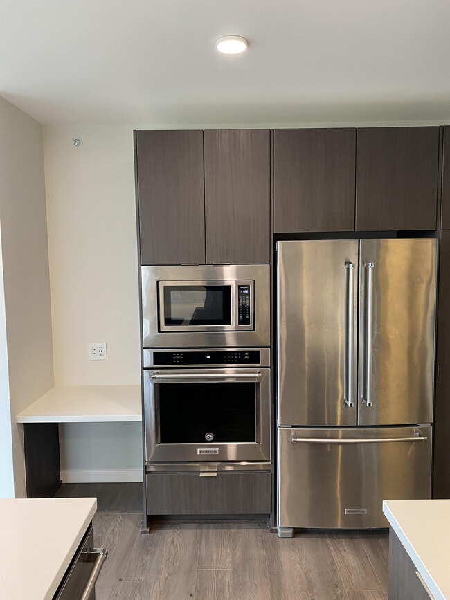 Building Photo - 530 Whiting Way