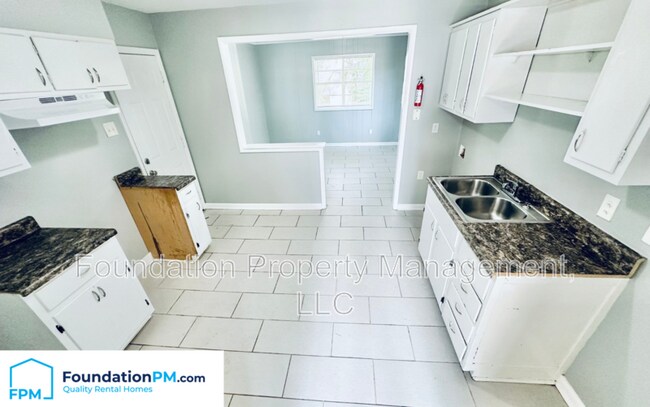 Building Photo - 3405 Hallbrook St