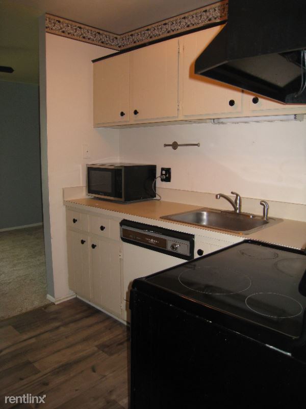 Building Photo - 2 br, 2 bath Condo - 30220 Southfield Road