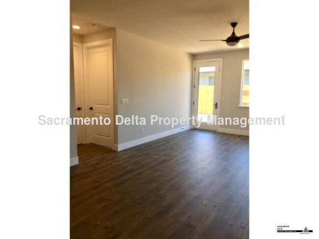 Building Photo - 404 Fairgrounds Dr
