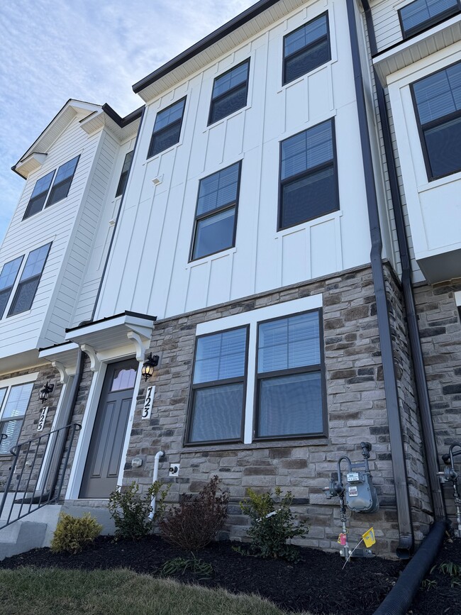 Foto del edificio - 723 Courier Ln