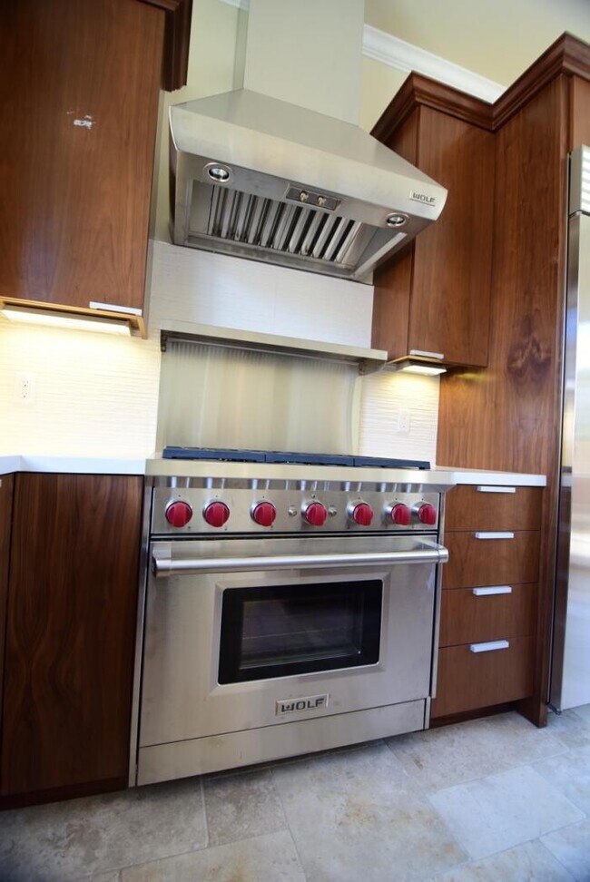 Foto del edificio - 4 bedroom in Mountain View CA 94040