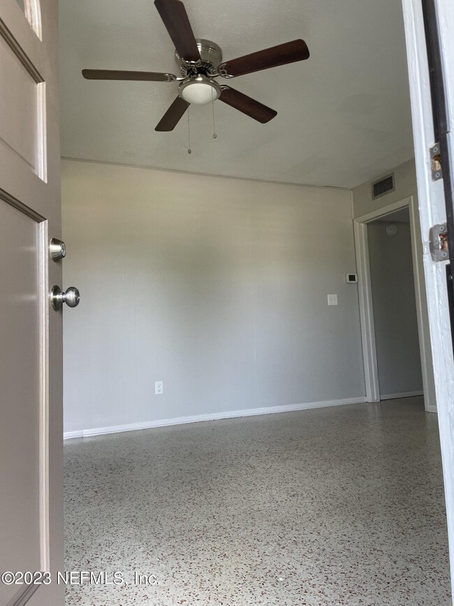 Building Photo - 780 Redfin Dr
