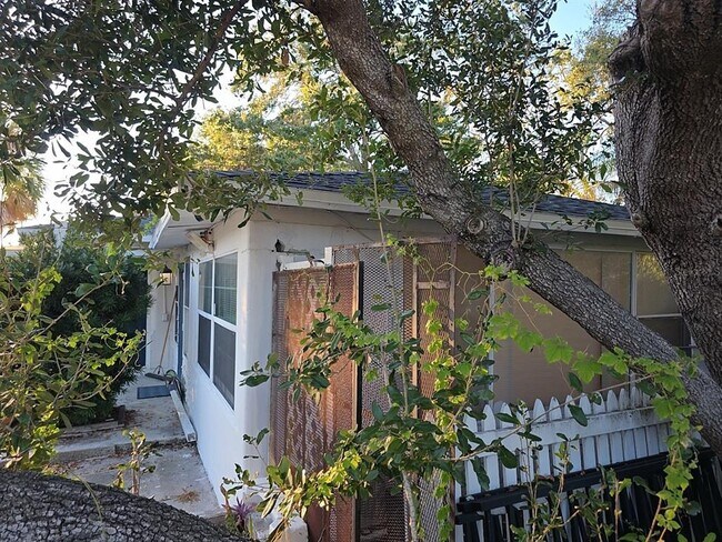 Foto del edificio - 4713 W El Prado Blvd