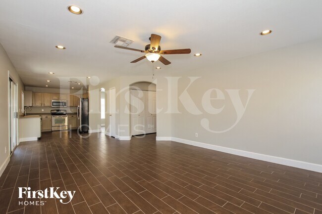 Foto del edificio - 9156 W Quail Ave