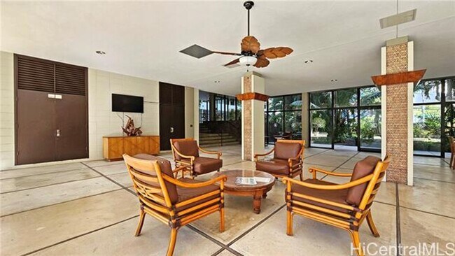 Foto del edificio - Renovated 1 bedroom unit with enclosed lan...