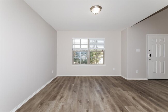 Building Photo - 20307 Louetta Reach Dr
