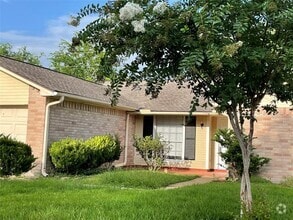 Building Photo - 1011 E Brompton Dr